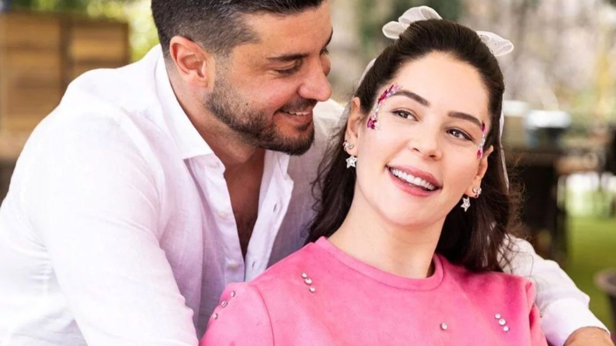 Berk Oktay’dan ‘boşanma’ iddiasına fotoğraflı yanıt